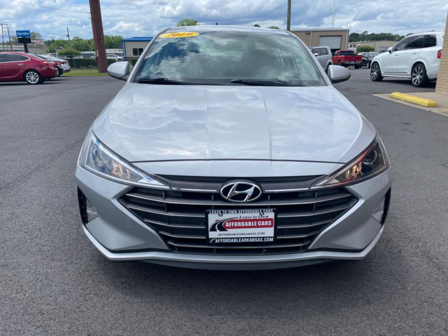 2019 Silver Hyundai Elantra (KMHD74LF9KU) with an 4-Cyl, 2.0 Liter engine, Automatic, 6-Spd w/Shiftronic transmission, located at 8008 Warden Rd, Sherwood, AR, 72120, (501) 801-6100, 34.830078, -92.186684 - Photo#2